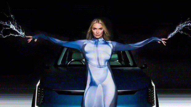 fashion model jodie kidd – Kia EV9 : इस आटो कंपनी ने कार  लॉन्चिंग का यह अनोखा तरीका अपनाया , मॉडल को लगे 10 लाख वोल्ट के झटके