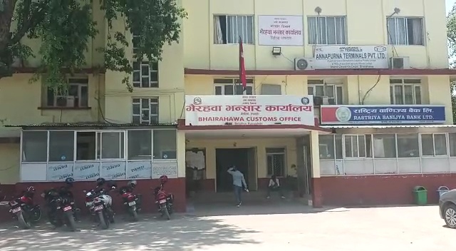 पर्यटको के सौ रुपये से अधिक सामान पर नेपाल वसूल रहा कस्टम का टैक्स,आक्रोश