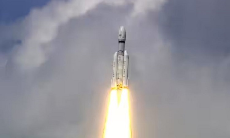 Chandrayaan 3 Launch: इतिहास रचने निकला चंद्रयान-3, PM मोदी ने कहा-यह उपलब्धि हमारे वैज्ञानिकों के अथक समर्पण का प्रमाण