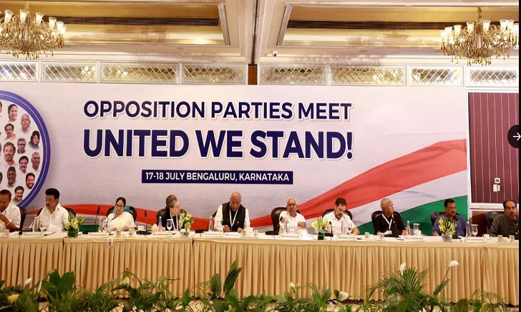 Opposition Meeting: बेंगलुरु में विपक्षी दलों की बैठक जारी, सोनिया, ममता बनर्जी समेत पहुंचे ये नेता, देखिए तस्वीरें