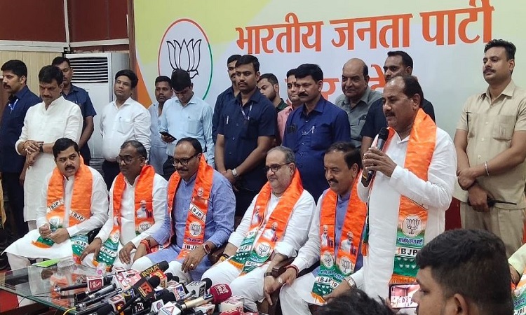 UP News: विधानसभा की सदस्यता से इस्तीफा देने के बाद BJP में शामिल हुए दारा सिंह चौहान