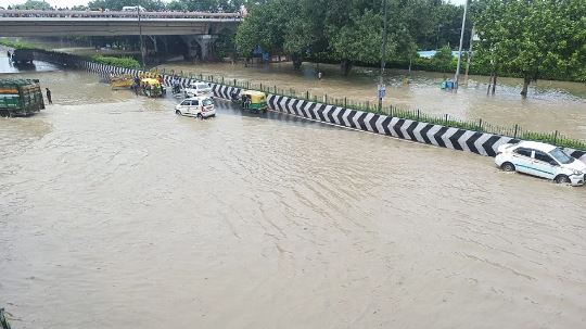 Delhi Flood Update News: दिल्ली के सभी स्कूल, कॉलेज और यूनिवर्सिटी रविवार तक बंद