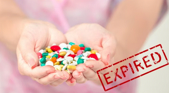 Vastu Tips: फेंकिए एक्सपायरी दवाएं रात के इस समय, बीमारियां सदा लिए घर परिवार से दूर हो जाएंगी।