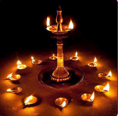 Vastu Tips : पूजा का दीपक जीवन में कर देता है उजाला, जानें किस दिशा में जलाने से आती है समृद्धि