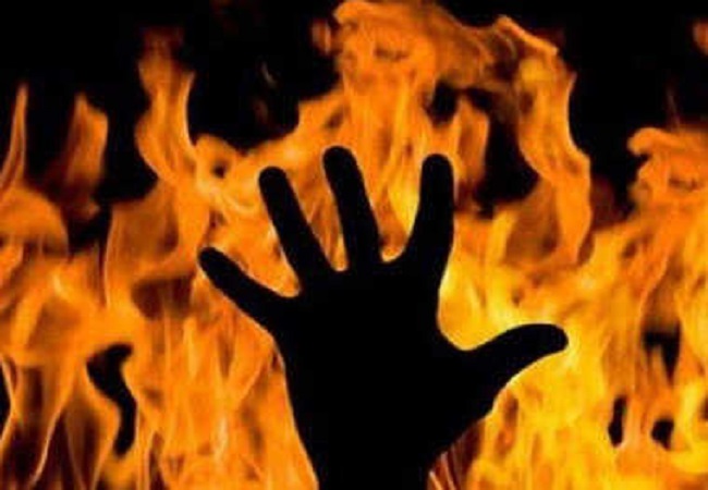 गोरखपुर में एक व्यक्ति की जिंदा जलकर मौत, ग्राम प्रधान पर लगा आरोप, जमीन विवाद की आशंका