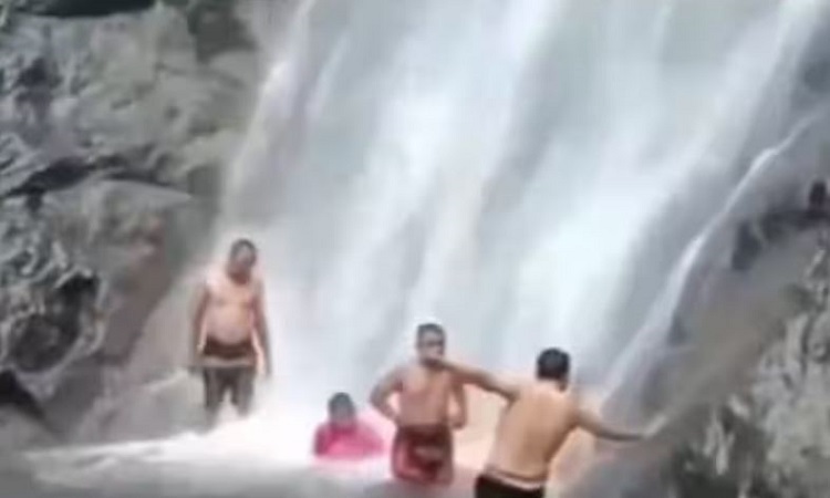 Accident while taking bath under the waterfall