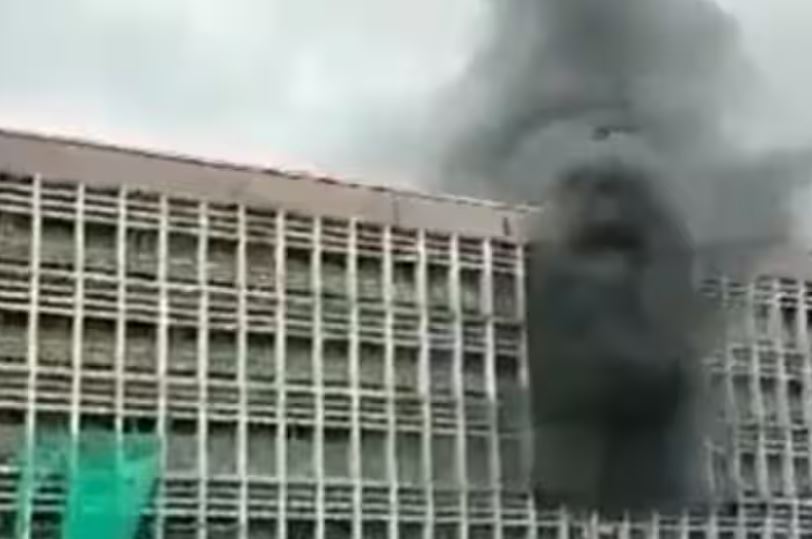 Delhi AIIMS Fire News: दिल्ली एम्स में आग लगने से मचा हड़कंप, फायर कर्मियों ने संभाला मोर्चा