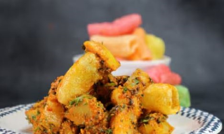 Aloo Bhaja Recipe: पराठा के साथ बच्चों और पति को टिफिन में दें ये बेतरीन और टेस्टी आलू भाजा