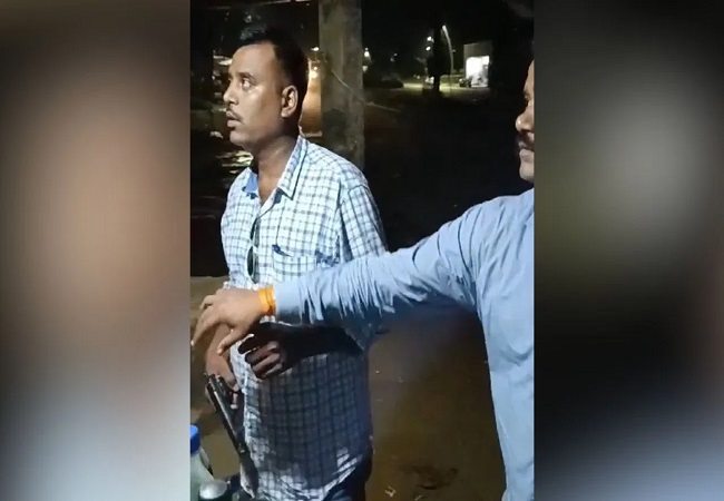 Clashes with shopkeeper to eat paan for free