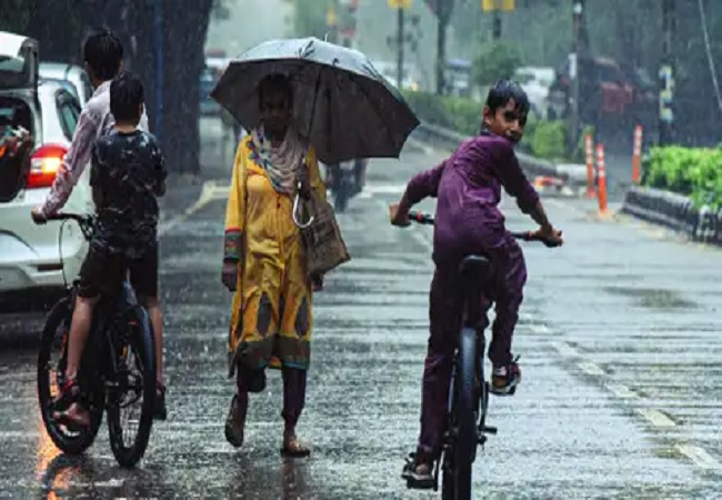 Heavy Rains Alert in UP : मानसून का यू-टर्न, अगले 24 घंटे में इन जिलों में होगी भारी बारिश, मौसम विभाग ने जारी किया अलर्ट