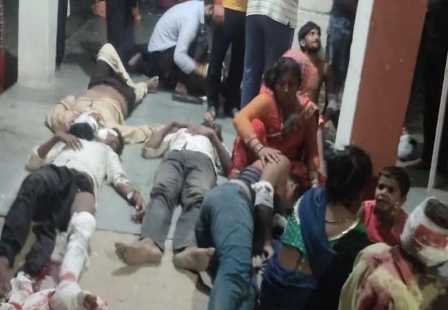 Kanwariya Injured in Unnao: कानपुर-लखनऊ हाईवे पर डिवाइडर से टकराया लोडर, 30 कांवड़िए बुरी तरह घायल