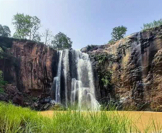 Kendai Waterfall : केंदई जलप्रपात का आकर्षण सम्मोहित कर लेता है, सुंदरता निहारने से मन नहीं भरता