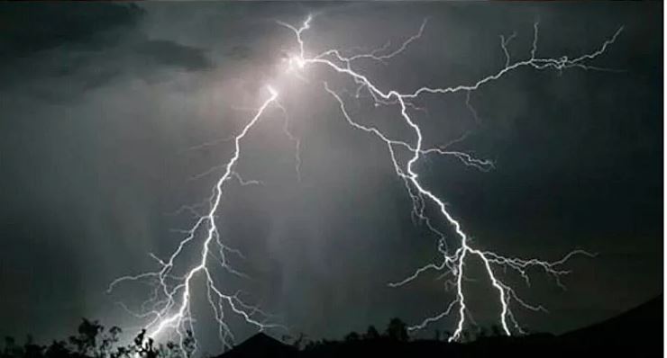 Lightning in Odisha : कुदरत के कहर से कांप उठा ओडिशा,आकाशीय बिजली गिरने के बाद 12 मौतों से मची चीख-पुकार