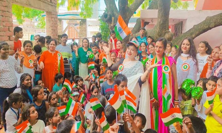 Lucknow News: धूमधाम से मनाया गया स्वतंत्रता दिवस, सांस्कृतिक कार्यक्रम में बच्चों ने लिया हिस्सा