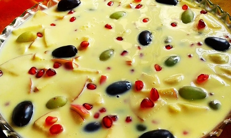 Make Fruits Custard at Home: कुछ मीठा खाने का मन कर रहा है तो बनाएं फ्रूट्स कस्टर्ड