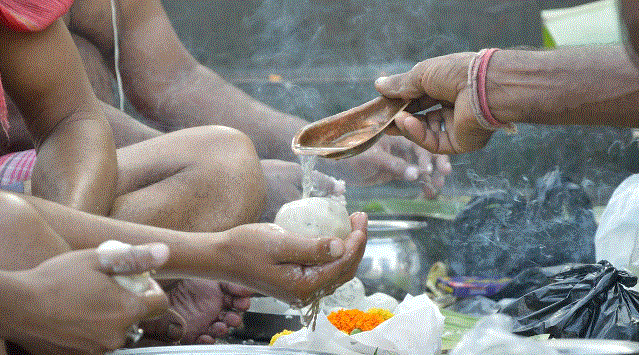 Pitru Paksha 2023 : इस दिन से पितृ पक्ष शुरु हो रहा है, जानें श्राद्ध और पिंडदान के बारे में