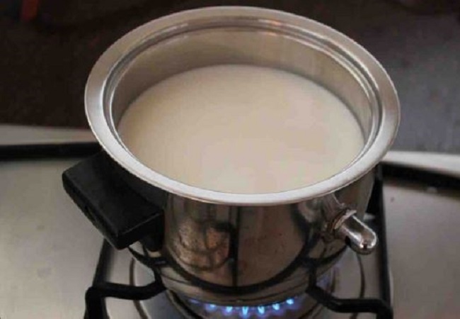 Right Way to Cook Milk in Rainy Season