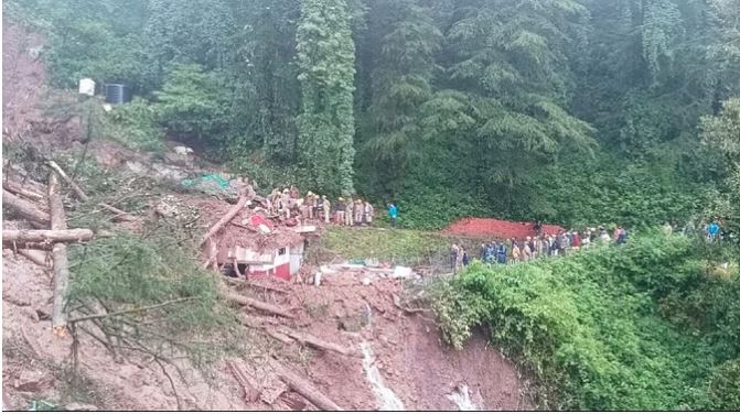 Shimla Weather Live : शिमला में शिवमंदिर ढहा, 50 श्रद्धालुओं के दबे होने की आशंका, 9 शव निकाले गए