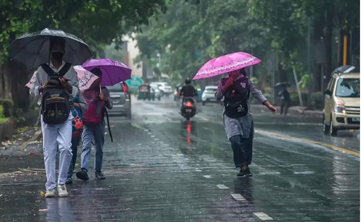 UP Weather Alert : लखनऊ में बारिश के बाद उमस बढ़ी, 17 जिलों में भारी बारिश की चेतावनी, जानें अपने शहर का हाल?