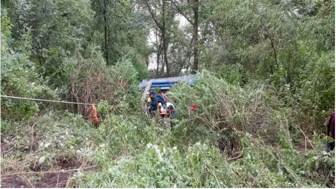 Uttarakhand Road Accident : गंगोत्री हाईवे पर बड़ा हादसा, 33 यात्रियों को ले जा रही बस खाई में गिरी, कई के मौत की आशंका