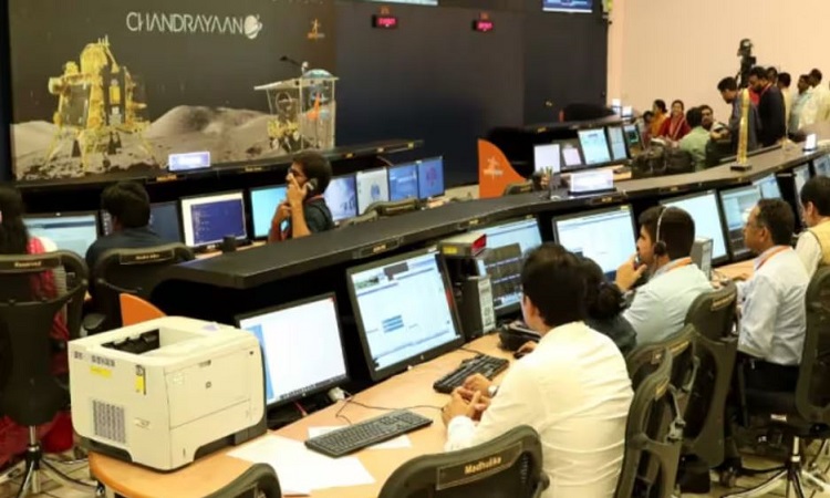 Chandrayaan 3 Landing: इतिहास रचने जा रहा है ISRO, बस कुछ ही देर में होगी चंद्रयान-3 की लैंडिंग