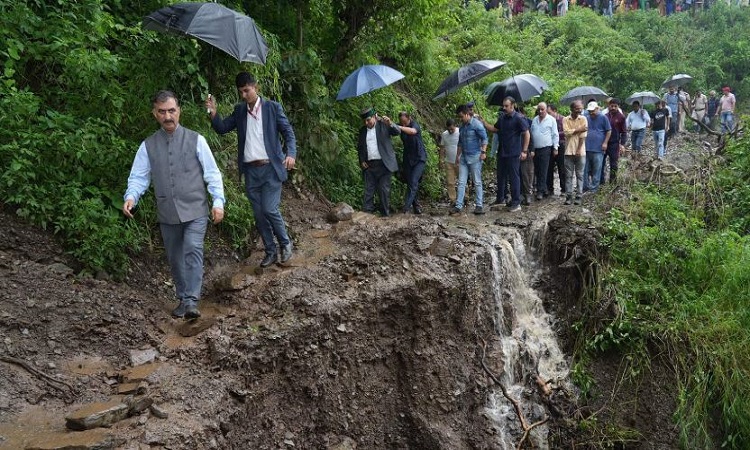 Himachal News: बादल फटने और बारिश से मची है तबाही, सीएम बोले-स्वतंत्रता दिवस पर नहीं आयोजित होगा कोई सांस्कृति कार्यक्रम