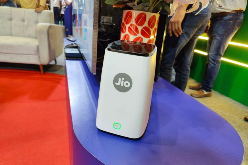 15 अगस्त को लॉन्च हो सकता है Jio AirFiber, बिना वायर के मिलेगी 1Gbps की स्पीड, ब्रॉडबैंड को देगा कड़ी टक्कर