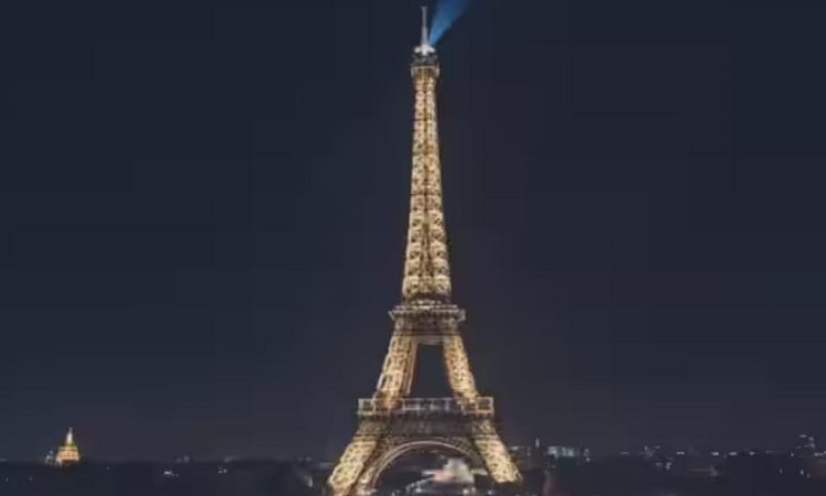 Eiffel Tower: एफिल टॉवर में बम होने की सूचना पर मचा हड़कंप, पुलिस ने कराया खाली