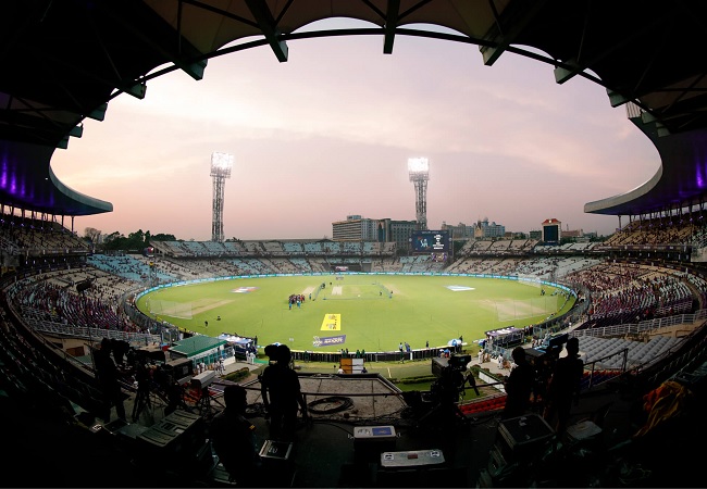 Eden Gardens Fire : कोलकाता के ईडन गार्डन्स स्टेडियम में लगी आग, खिलाड़ियों का सारा सामना जल हुआ खाक