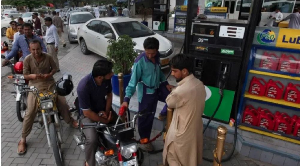 Petrol-Diesel price Hike : पेट्रोल 17 रुपए हुआ महंगा, डीजल में 20 रुपए की बढ़ोत्तरी