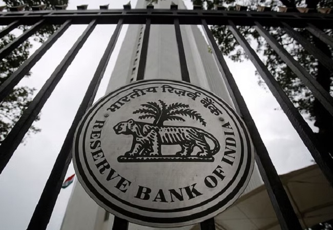 RBI Monetary Policy : भारतीय रिजर्व बैंक ने अपनी मौद्रिक नीति किया का एलान, लोगों की उम्मीदों को लगा बड़ा झटका