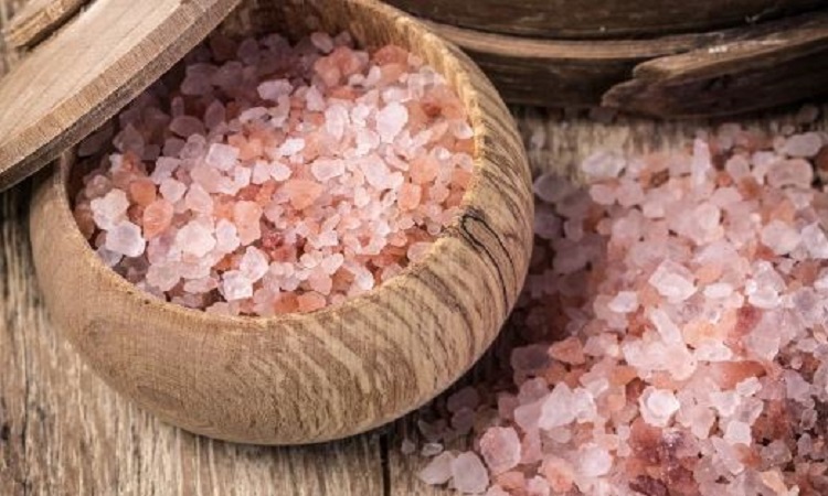 Benefits of Eating Rock Salt: व्रत में ही नहीं डायट में सेंधा नमक शामिल करने से होते हैं शरीर को ये चौंका देने वाले फायदें