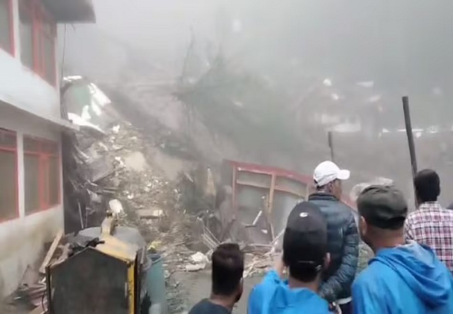 Shimla Shiv Temple Landslide : शिमला में श्रद्धालुओं से भरे शिव मंदिर पर गिरा पहाड़, 50 लोग मलबे में दबे, 9 शव निकाले गए