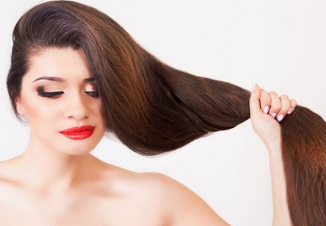 Benefits of Castor oil: बालों को घना और मजबूत बनाता है अरंडी का तेल, हल्की आईब्रो भी होती हैं घनी