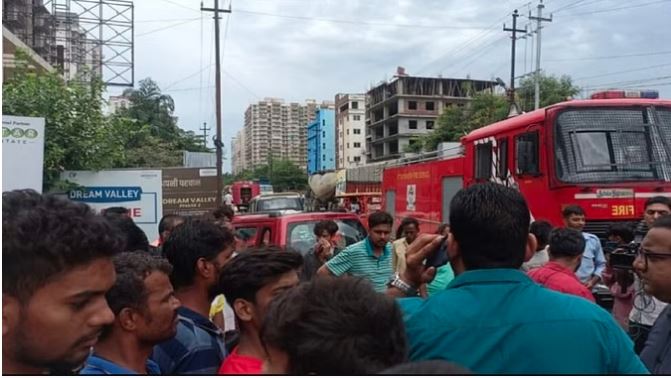 Greater Noida Lift Accident : ग्रेटर नोएडा में निर्माणाधीन बिल्डिंग में लिफ्ट गिरी, हादसे में चार मजदूरों की मौत, जबकि पांच घायल