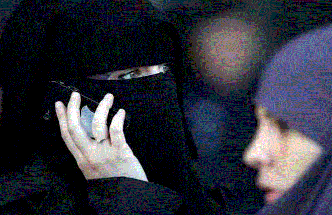 Iran hijab law : ईरान की संसद ने हिजाब को लेकर पारित किया सख्त कानून