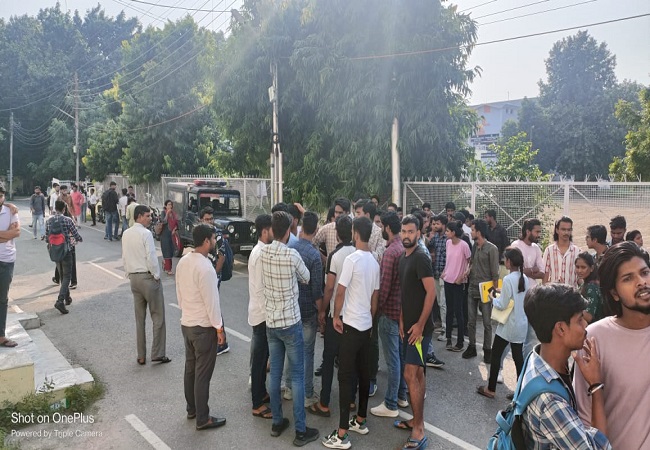 लखनऊ विश्वविद्यालय में कुलानुशासक कार्यालय के सामने अराजकतत्वों ने किया तांडव, घायल दो अंत:वासी छात्र बलरामपुर हॉस्पिटल में भर्ती
