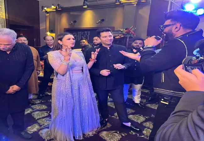 Raghav Parineeti’s Wedding: आज एक दूजे के हो जाएंगे राघव परिणीति, शादी में शामिल होने पहुंचे अरविंद केजरीवाल और भगवंत मान, हुआ जोरदार स्वागत