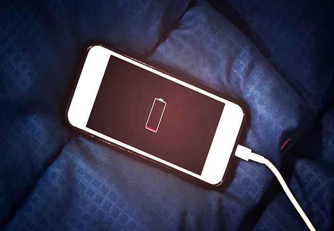 Smartphone Battery Tips: इन गलतियों के चलते अक्सर खराब होती है फोन की बैटरी, आप भी रहें सावधान