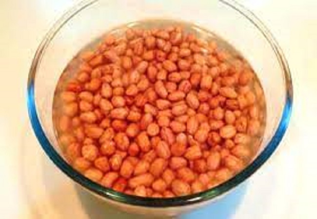 Soaked Peanuts Benefits : सुबह खाली पेट चने के साथ खायें भीगी मूंगफली, पाचन तंत्र होगा फिट और डिप्रेशन हो जाएगा गायब