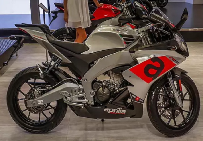 जल्द ग्लोबल लॉन्च होगी Aprilia RS440, कंपनी ने साझा किया टीजर