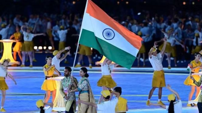 Asian Games: एशियाई खेलों का हुआ उद्घाटन, हरमनप्रीत-लवलीना ने की भारतीय दल की अगुआई