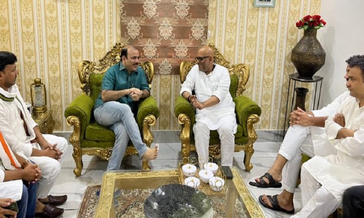 UP कांग्रेस के अध्यक्ष ने BSP सांसद दानिश अली से की मुलाकात, सियासी गलियारों में इस बात की चर्चा