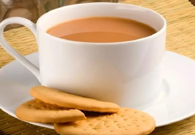 Eating Biscuits with tea is Harmful for Health: अगर आप भी चाय के साथ खाते हैं बिस्कुट, तो हो सकती है ये दिक्कत