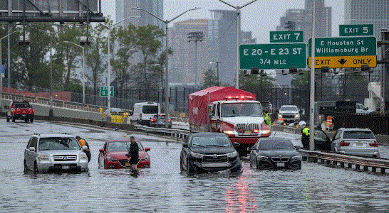 Flood In New York :अमेरिका के न्यूयॉर्क में मूसलाधार बारिश, बाढ़ से आपातकाल का ऐलान