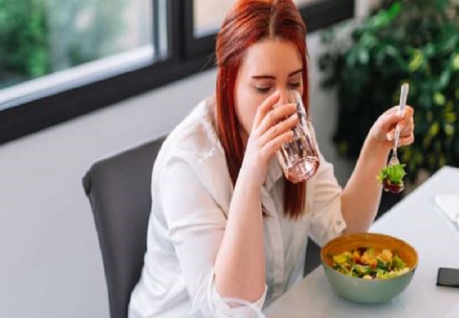 Harmful to Health: कहीं रात में खाना खाने के बाद आप भी तो नहीं करते हैं ये गलतियां