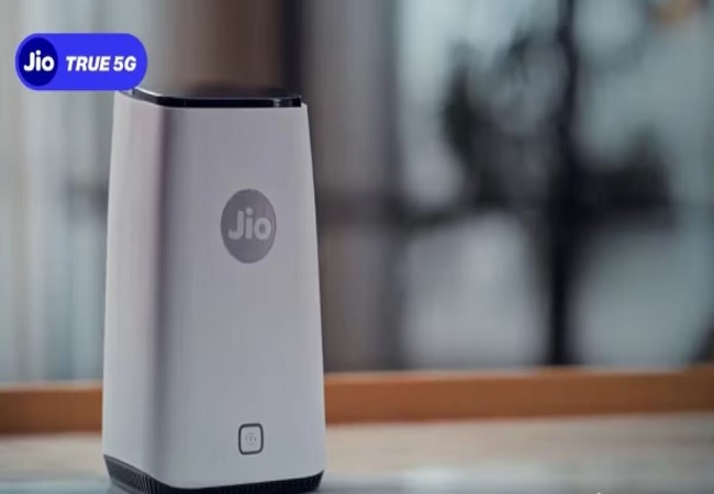 Jio AirFiber: मात्र 599 रुपये में मिल रही धुआंधार इंटरनेट स्पीड, 550 डिजिटल चैनल और 14 ऐप्स का भी लें मजा