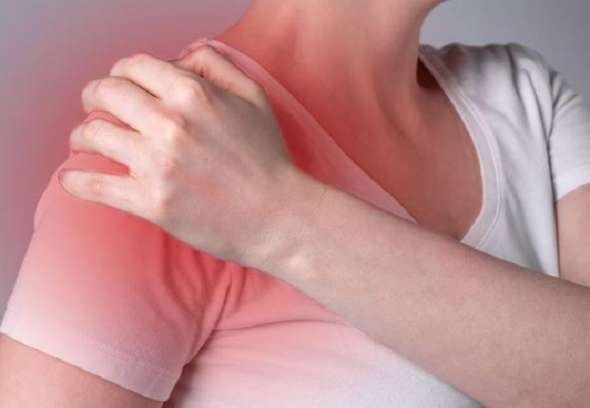Shoulder Stiffness: किसी वजह से अकड़ गया है कंधा तो इस एक्सरसाइज से मिल सकता है आराम