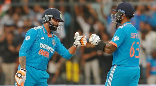 IND vs AUS 2nd ODI: भारत ने ऑस्ट्रेलिया को दिया 400 रनों का लक्ष्य, सूर्यकुमार यादव ने खेली तूफानी पारी