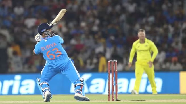 IND vs AUS 1st ODI: भारत ने ऑस्ट्रेलिया को पहले वनडे मैच में हराया, केएल राहुल ने छक्के से दिलाई जीत